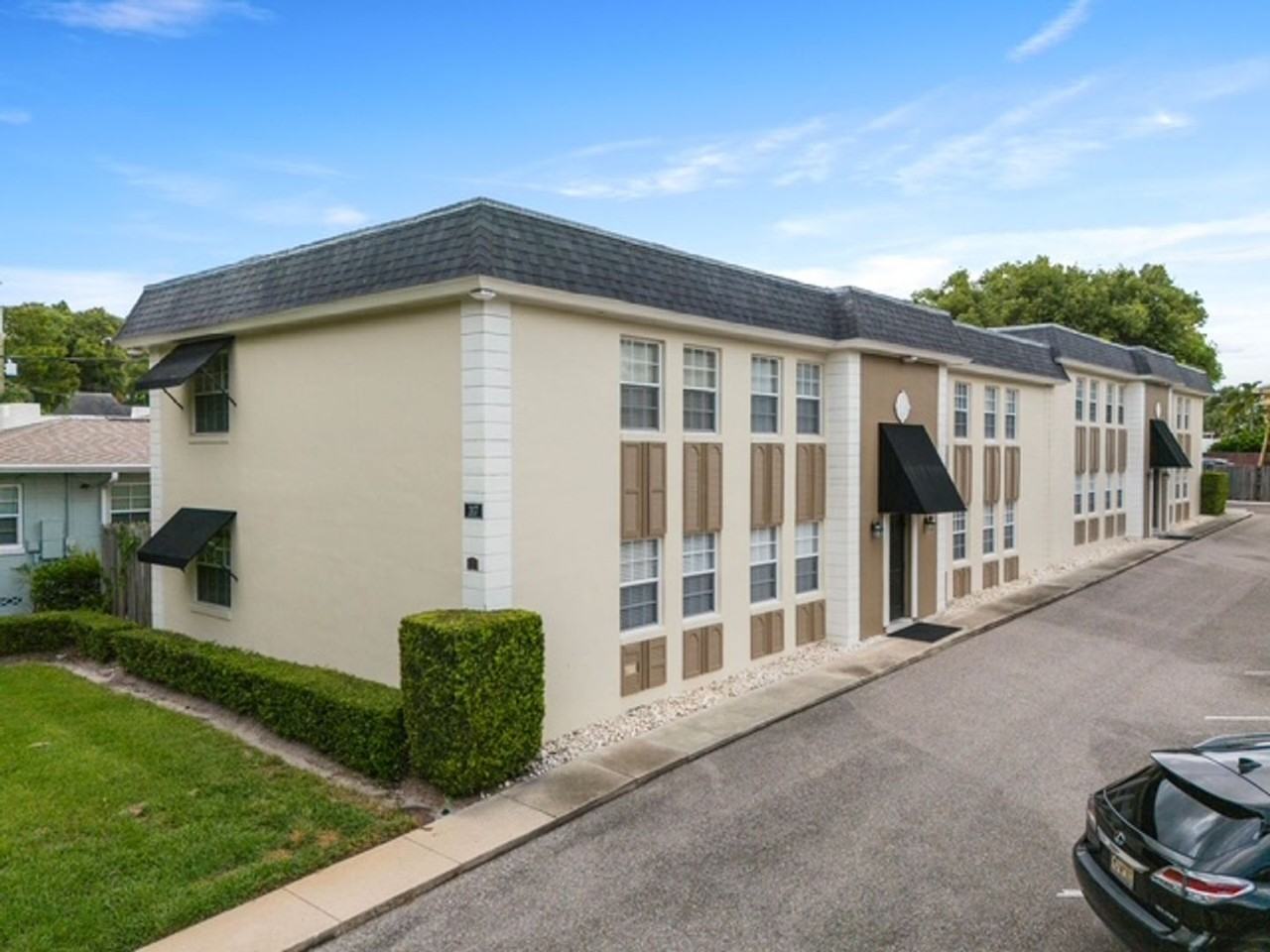 317 E Amelia St - Photo 3 of 27