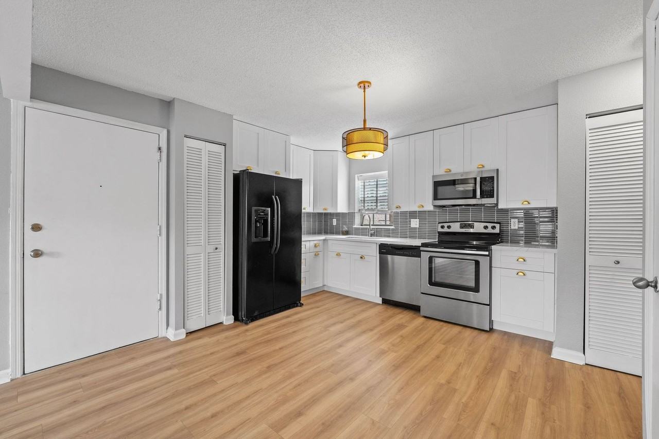 317 E Amelia St - Photo 5 of 27