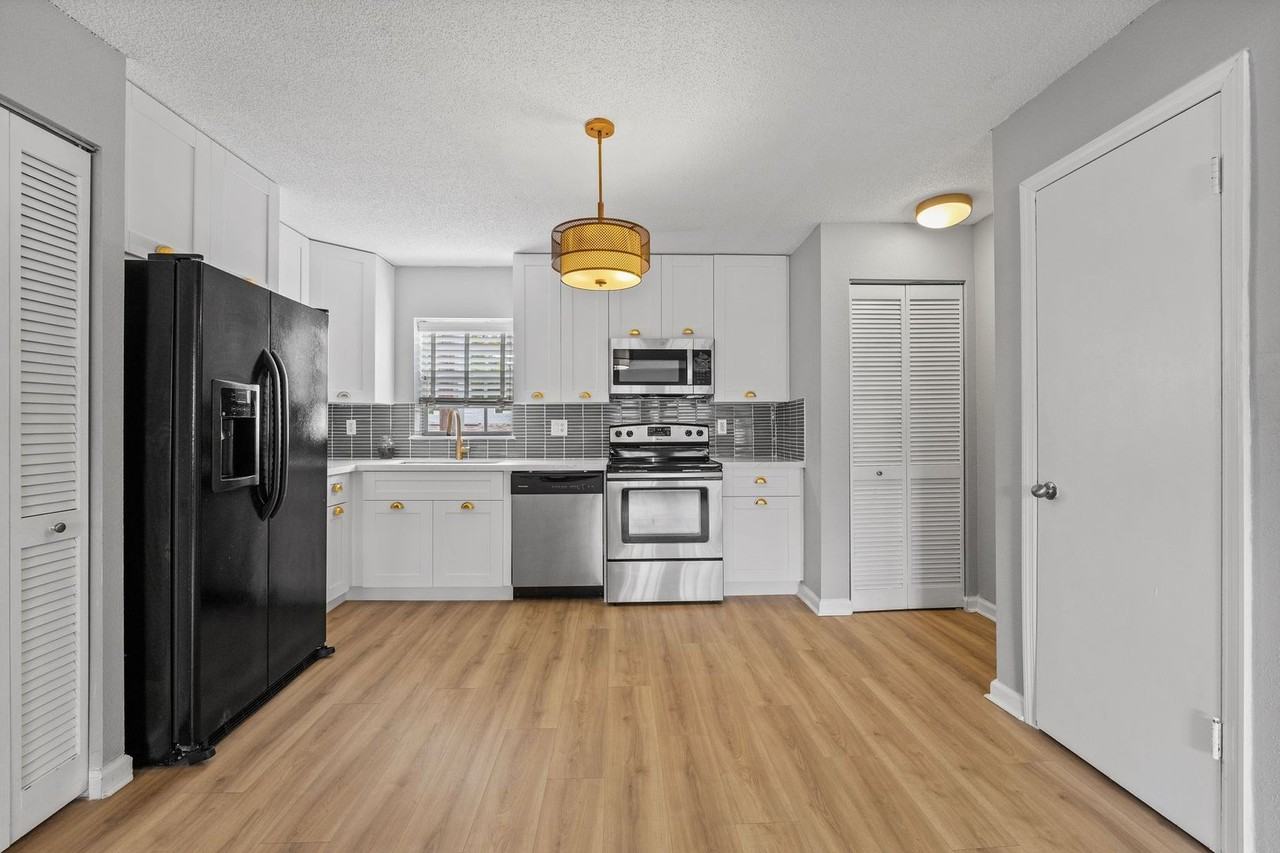 317 E Amelia St - Photo 6 of 27