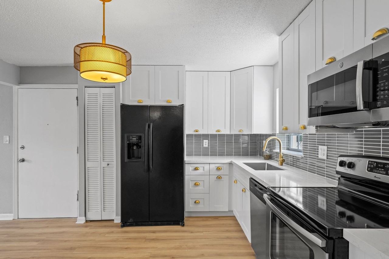 317 E Amelia St - Photo 7 of 27