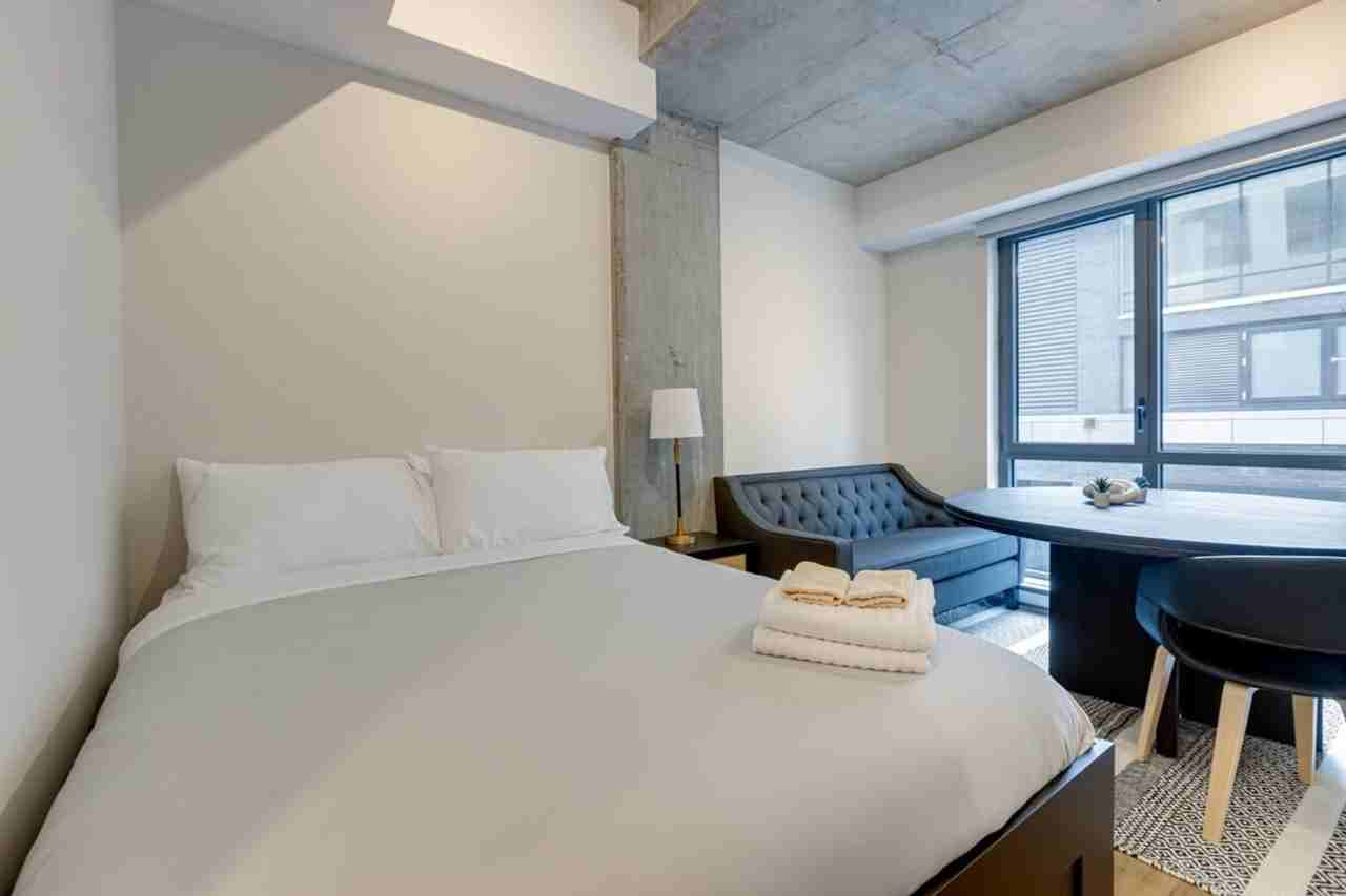 742 Rue William #1294671P - Photo 2 of 20