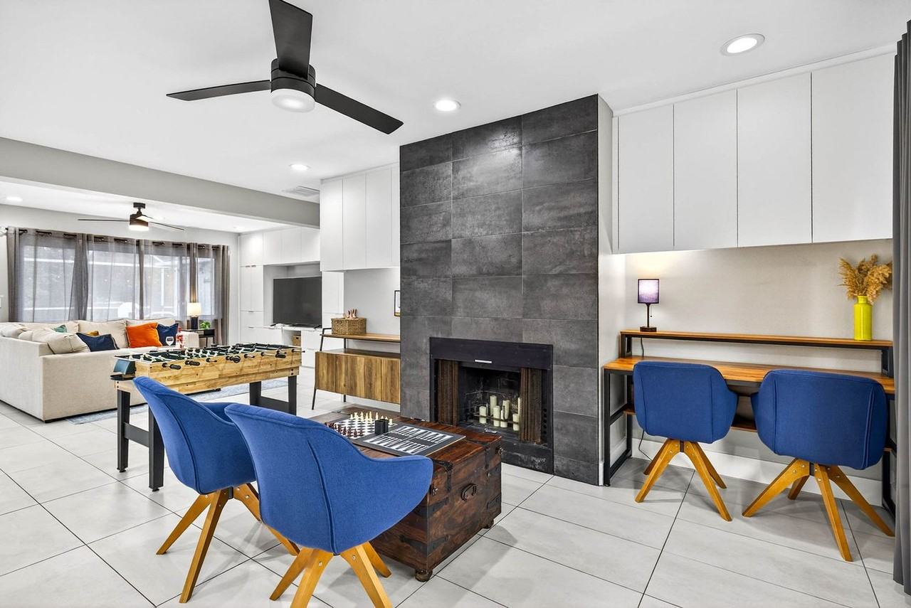 318 S Burlingame Ave #1297050P - Photo 5 of 50