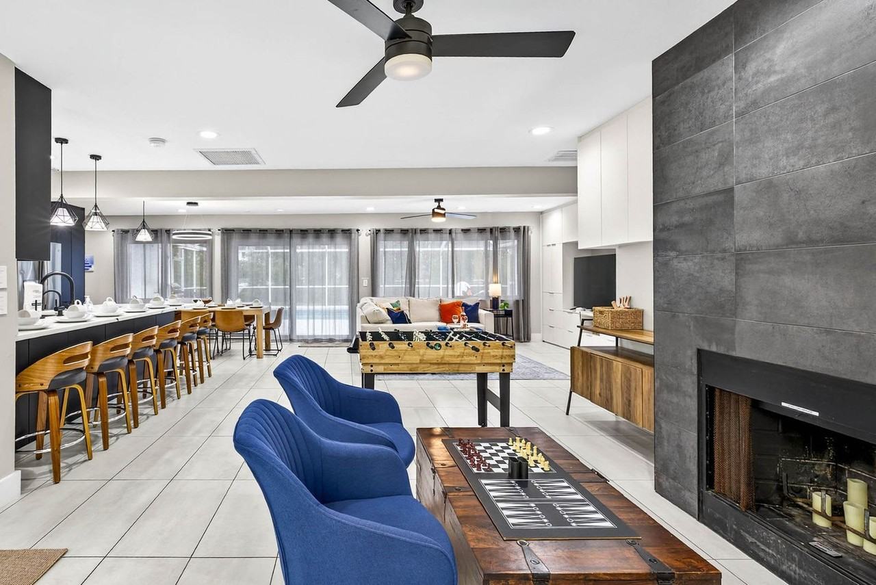 318 S Burlingame Ave #1297050P - Photo 6 of 50