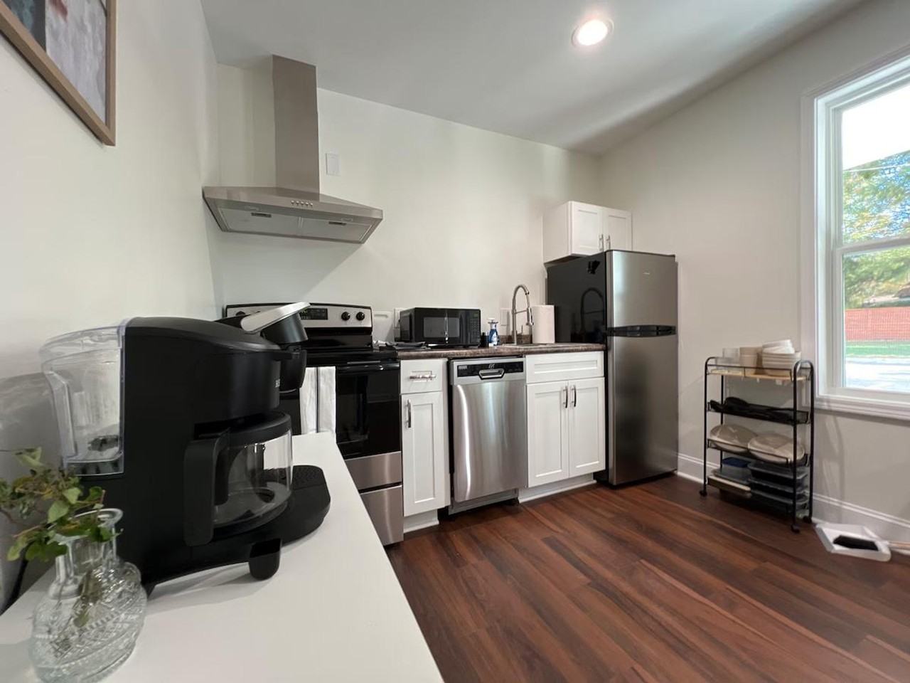 1215 Buncombe Rd #1234770P - Photo 7 of 24