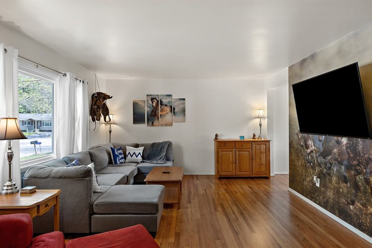 10 James Dr #1302144P - Photo 3 of 50