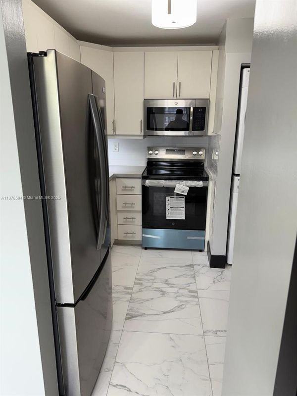 6921 Sw 129th Ave ##6 - Photo 3 of 3