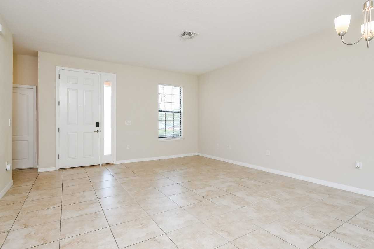 1470 Pacific Rd - Photo 3 of 23