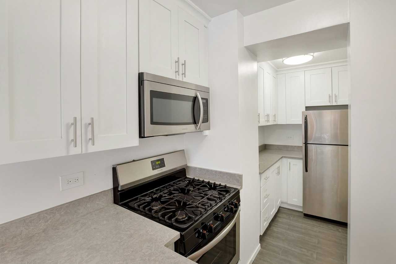 250 E 40th St #3F - Photo 6 of 8