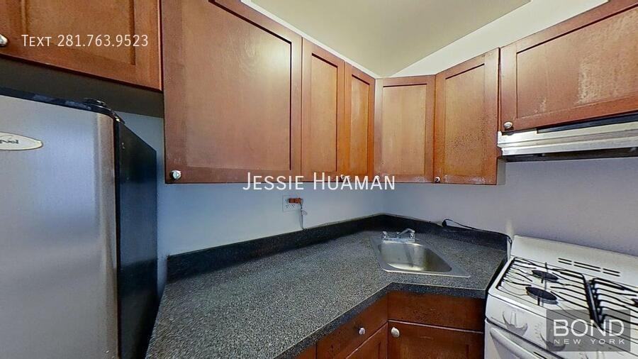 247 W 26th St #2D - Photo 5 of 8