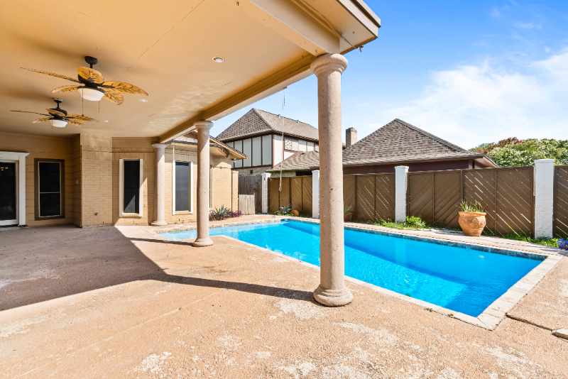 7009 Bevington Dr - Photo 2 of 13