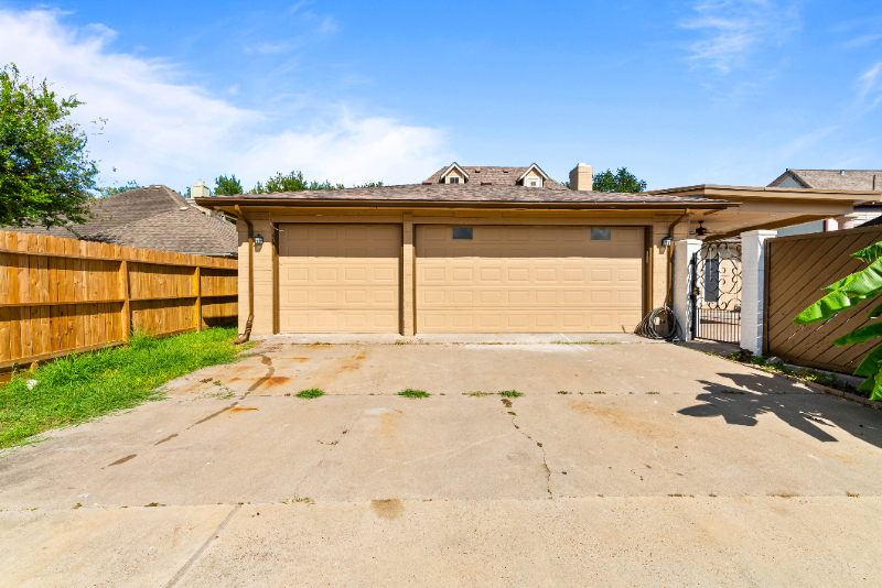 7009 Bevington Dr - Photo 3 of 13