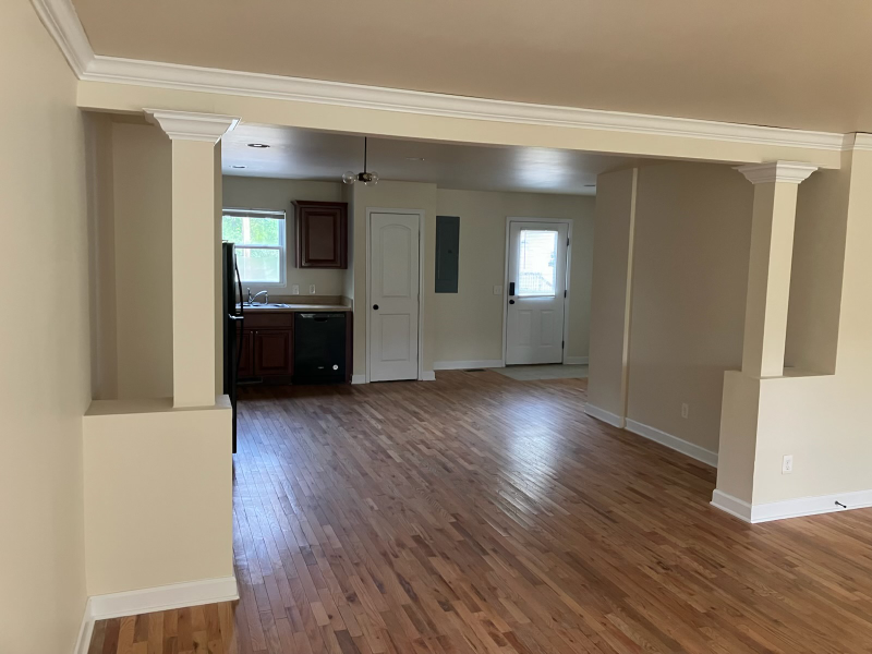 435 Harding Ave - Photo 3 of 9