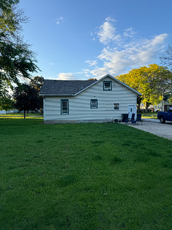 912 1st Ave Se - Photo 2 of 7