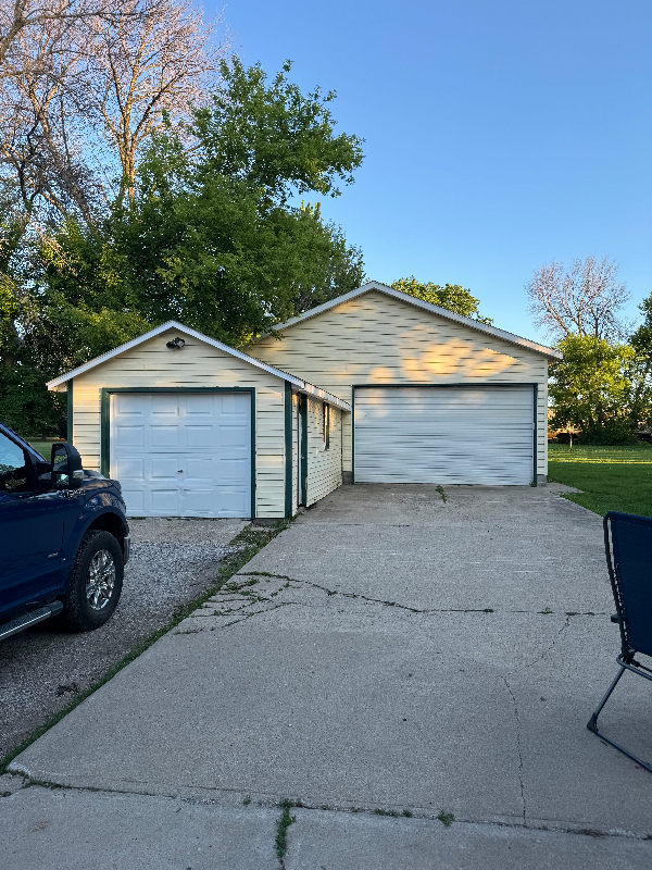 912 1st Ave Se - Photo 3 of 7