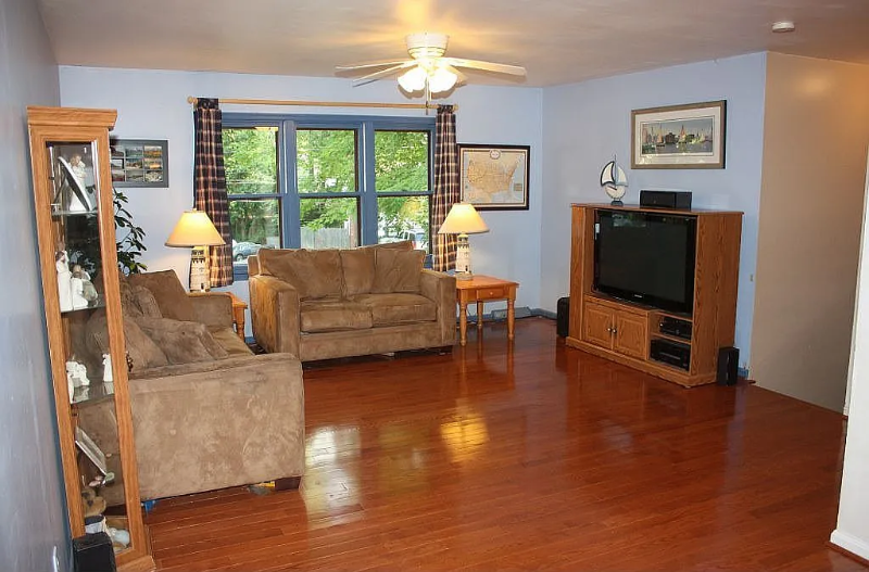 1123 Little Magothy View - Photo 2 of 28