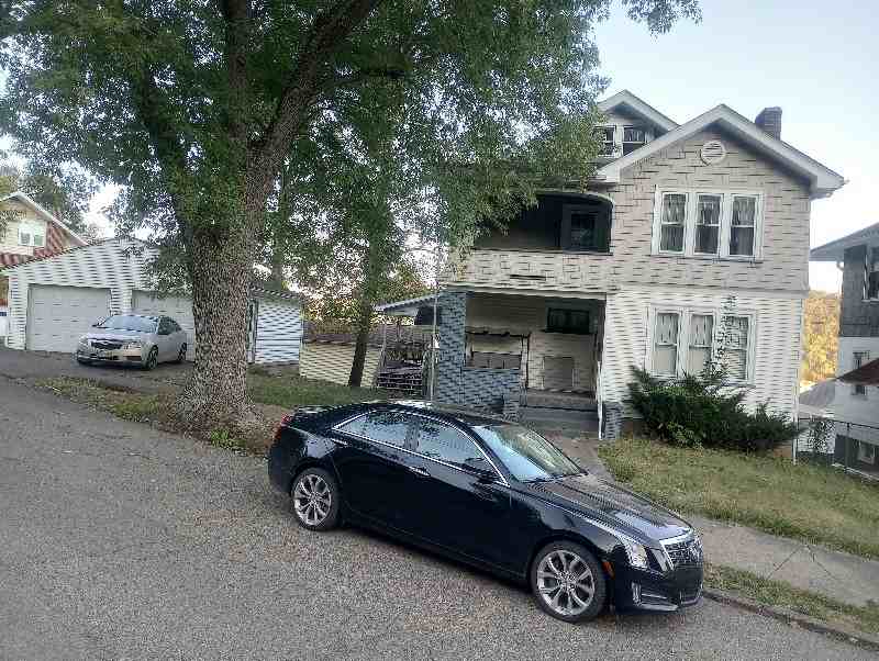 702 1/2 Elm St - Photo 2 of 10