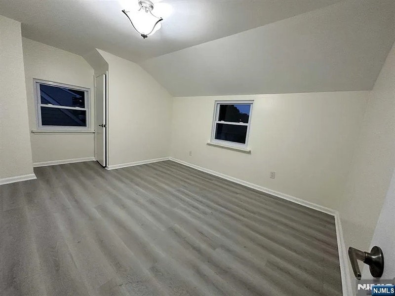 231 Falmouth Ave - Photo 2 of 8