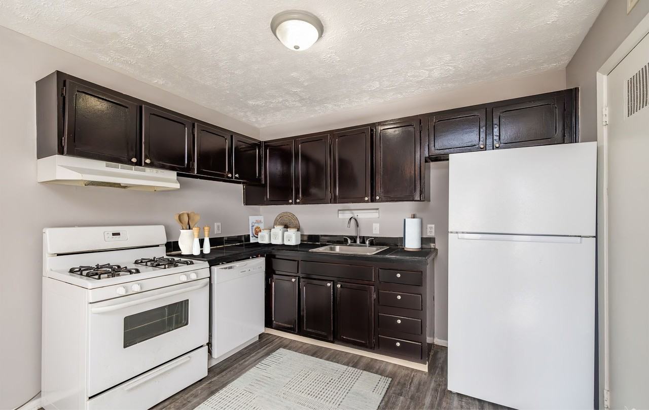 Lakeside Villas - Photo 4 of 50