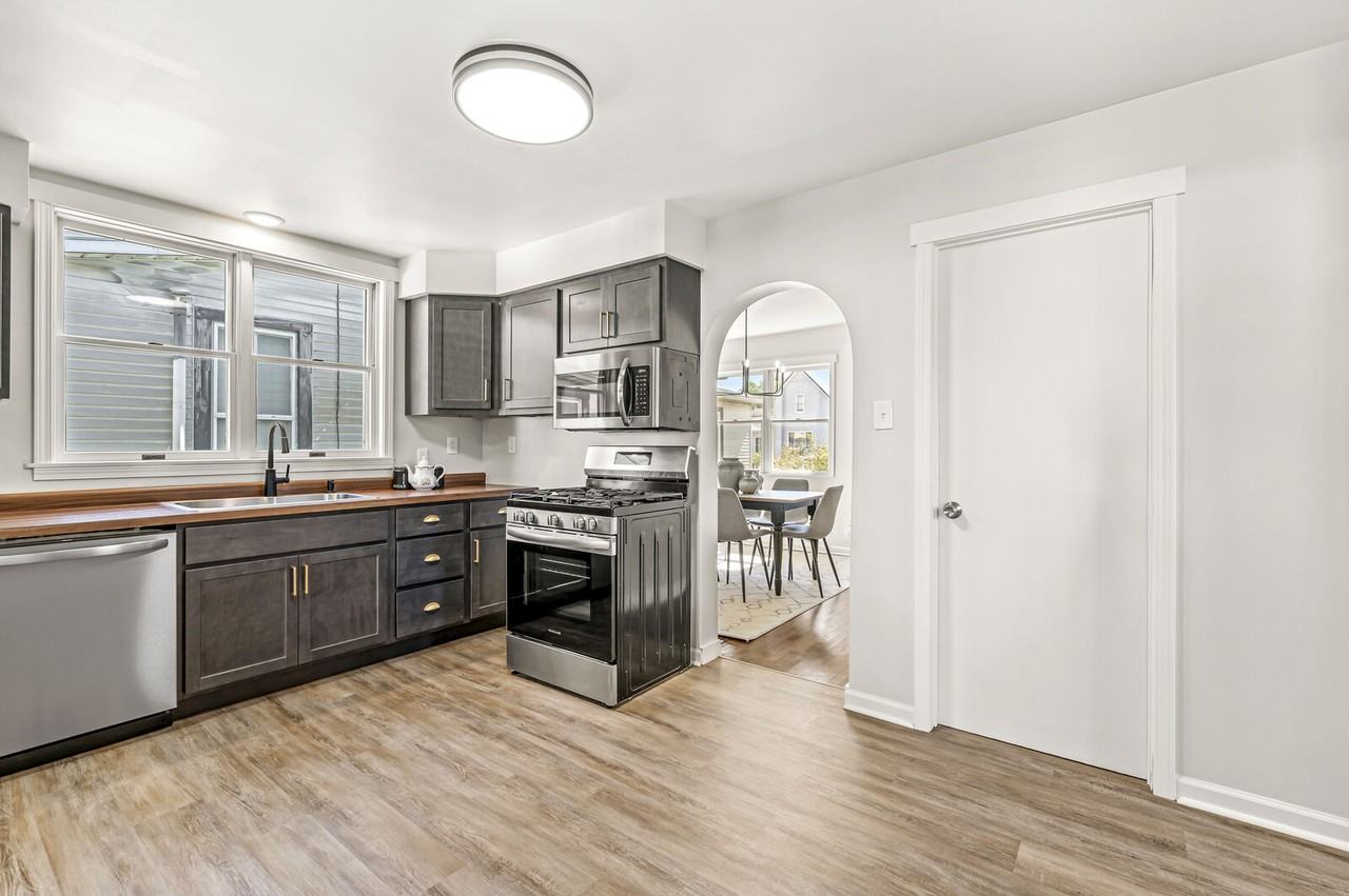 174 W 7th St #NA - Photo 3 of 28