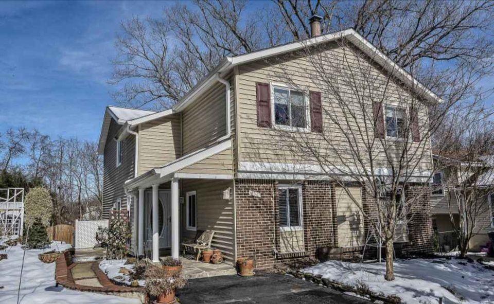 211 Summers Ct #NA - Photo 6 of 9