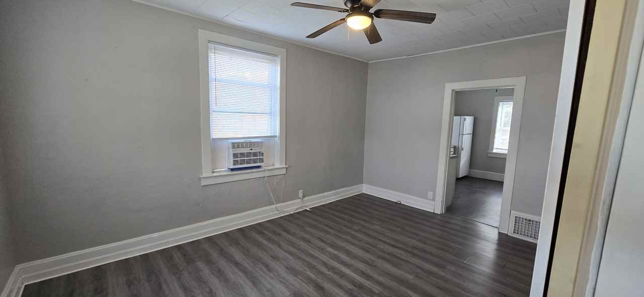 202 W Emerson St #1 - Photo 4 of 14