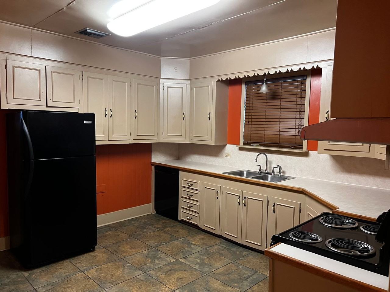 202 Saint Michael St - Photo 4 of 14