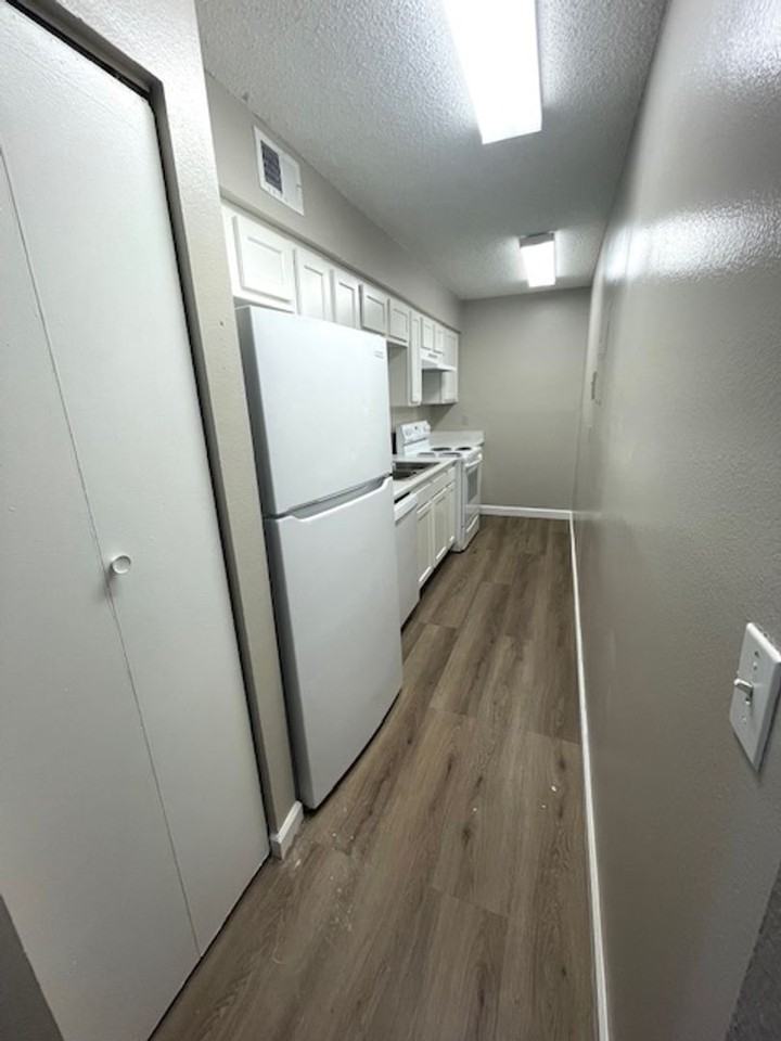Baytree On Baymeadows - Photo 5 of 10