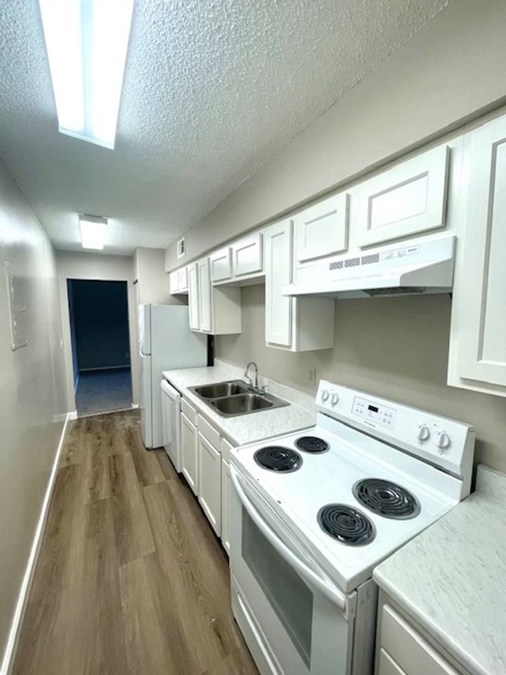 Baytree On Baymeadows - Photo 6 of 10
