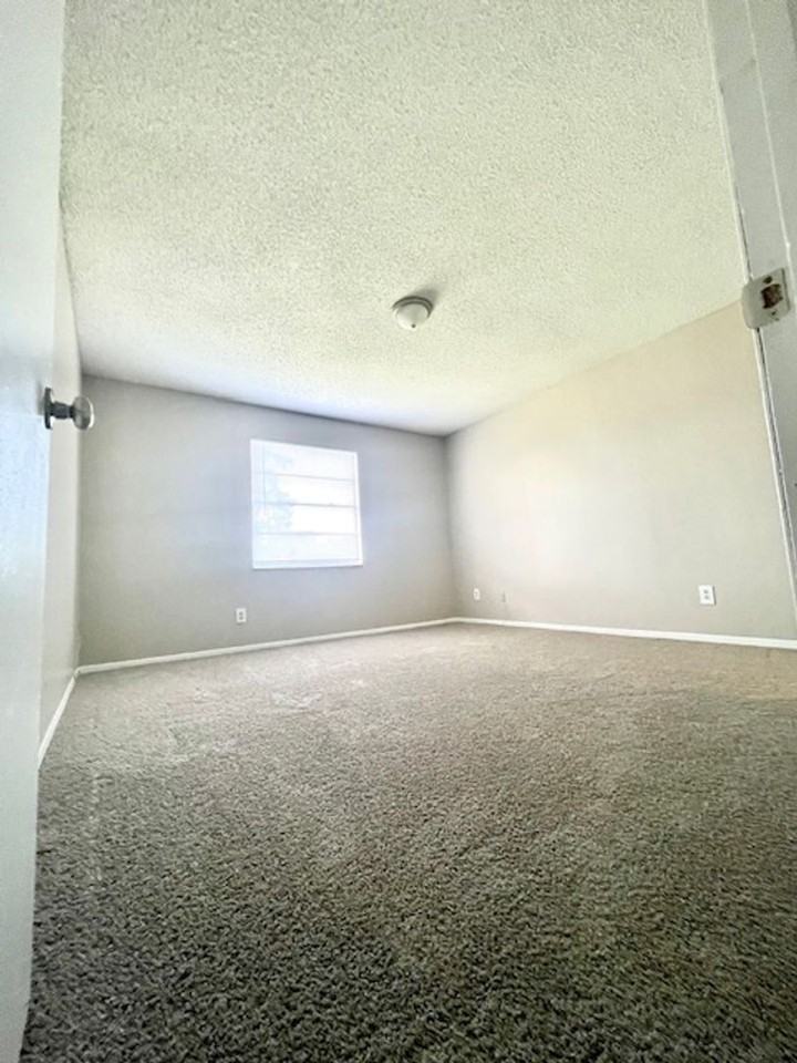 Baytree On Baymeadows - Photo 7 of 10