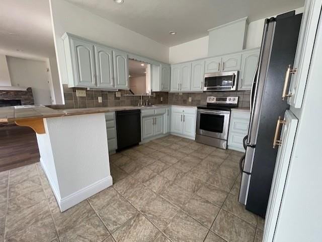 1813 Sw Pine Ave - Photo 4 of 23