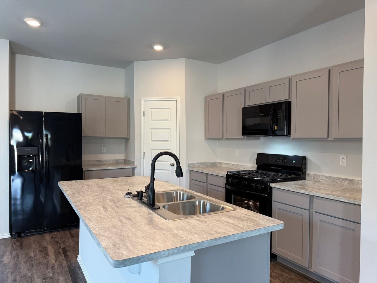 9516 Gray Wolf Lane - Photo 2 of 20