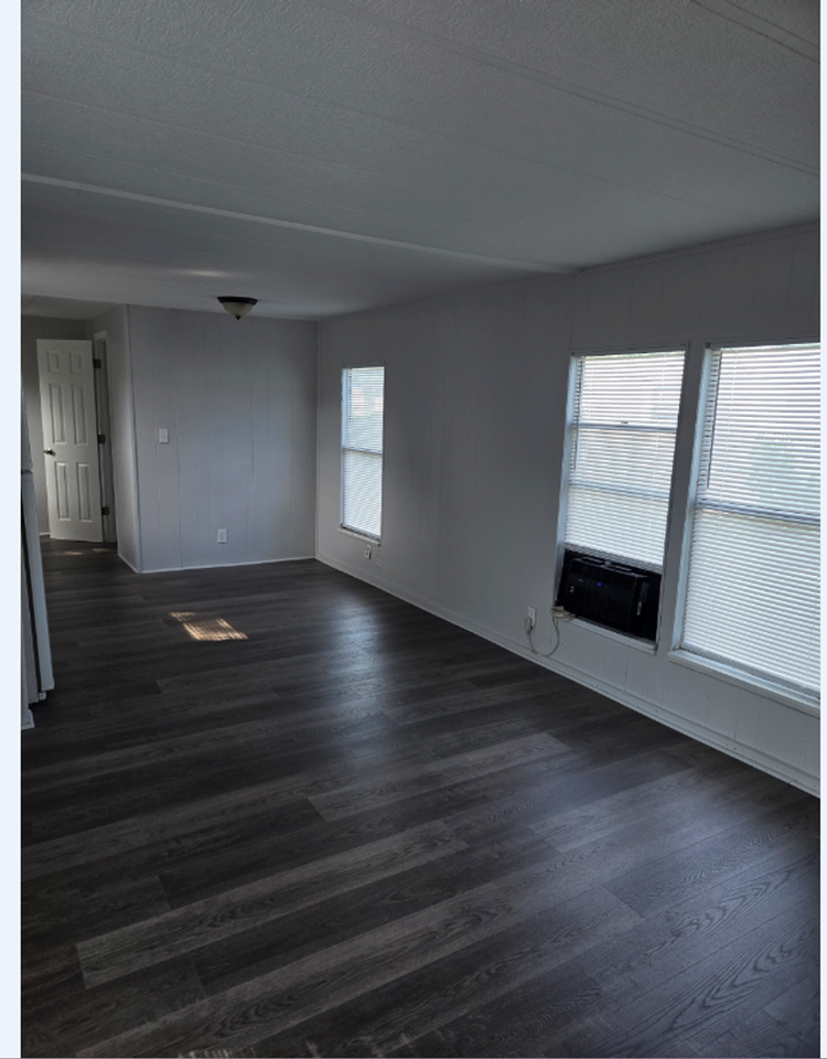 2537 Lakeview St - Photo 3 of 6