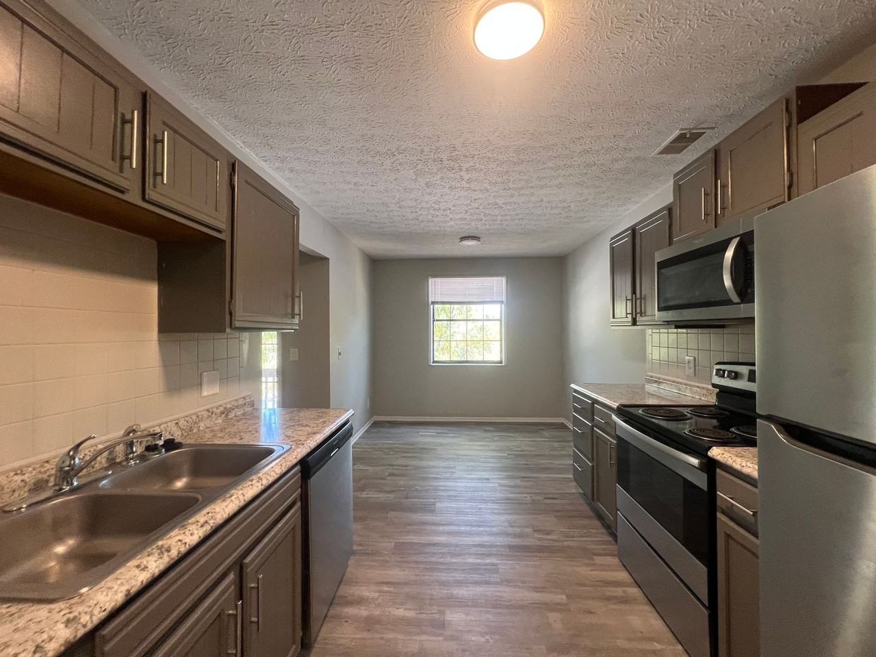 Sirena Gordon Apartments - Photo 2 of 13