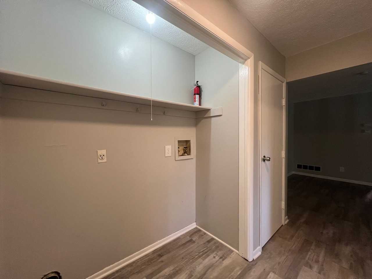 Sirena Gordon Apartments - Photo 4 of 13