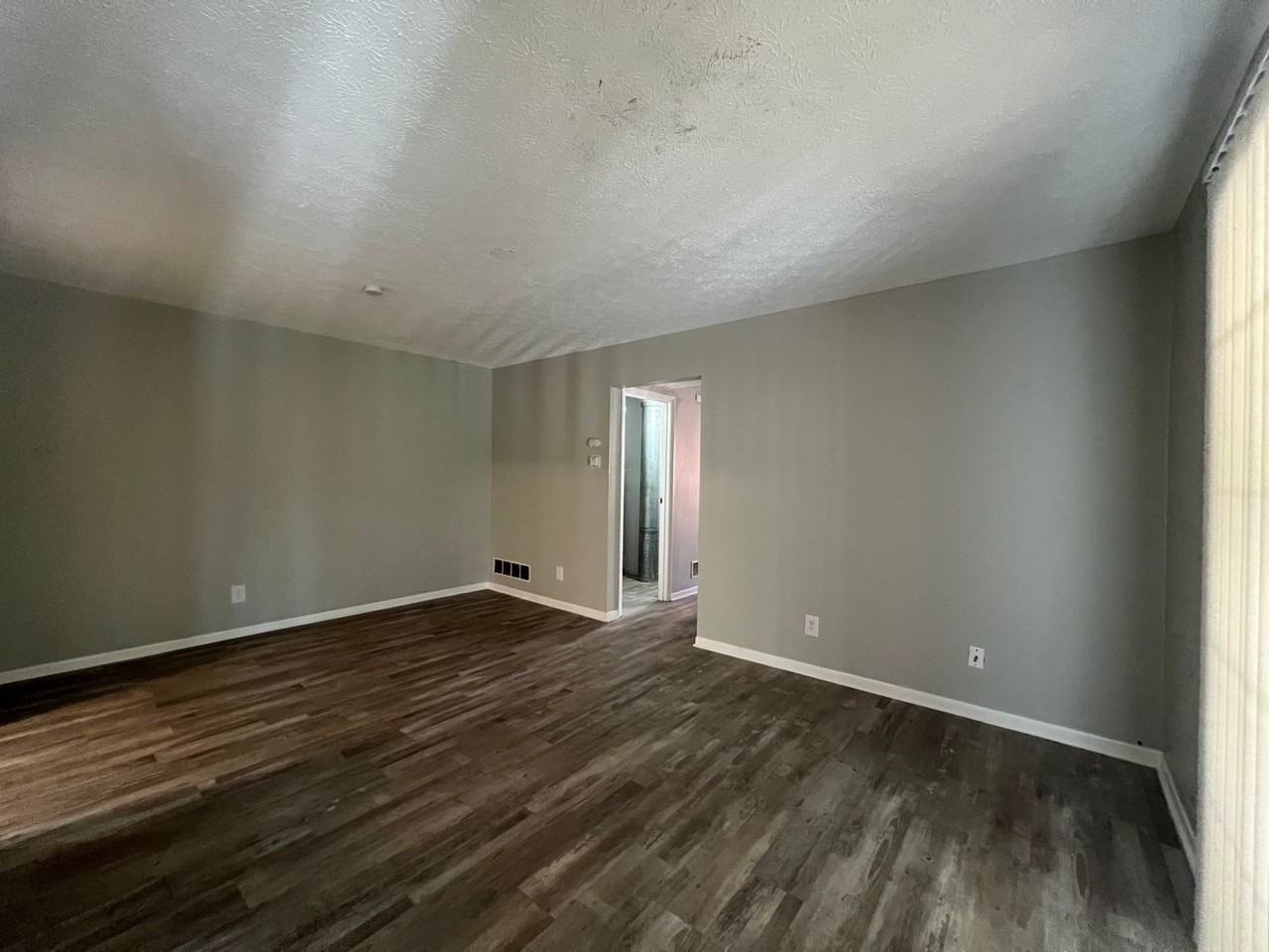 Sirena Gordon Apartments - Photo 6 of 13