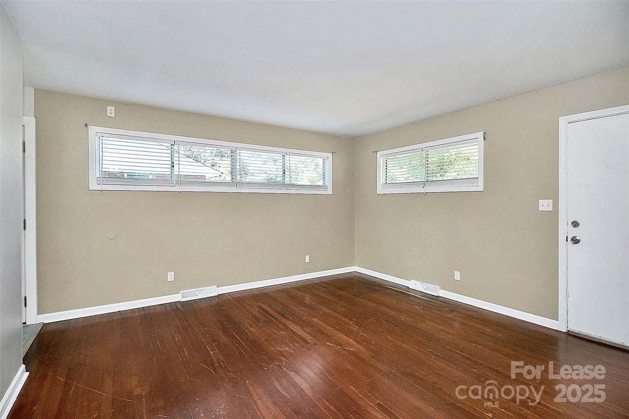 2244 English Dr - Photo 3 of 33