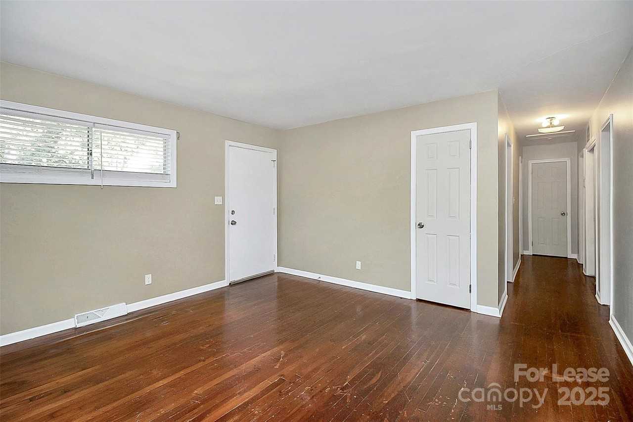 2244 English Dr - Photo 4 of 33