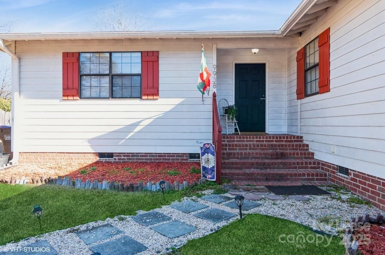 9938 Sandra Lane - Photo 3 of 36