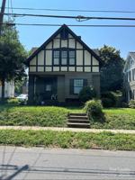 featured image of 305 N Ellis St