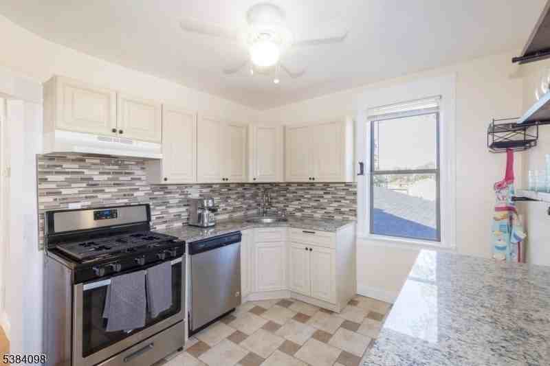 617 Washington Ave - Photo 3 of 13