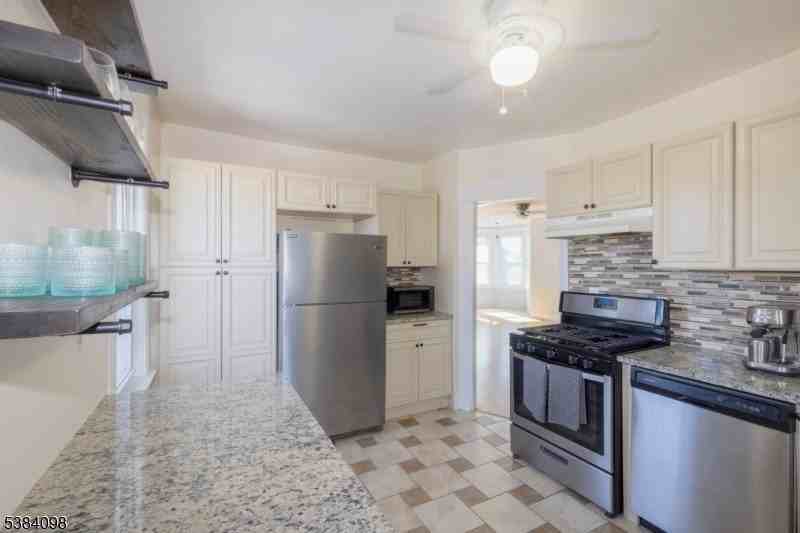 617 Washington Ave - Photo 4 of 13