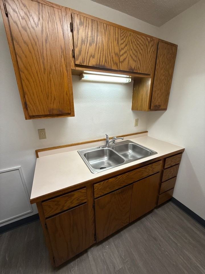 402 2nd Ave Nw #308 - Photo 3 of 7