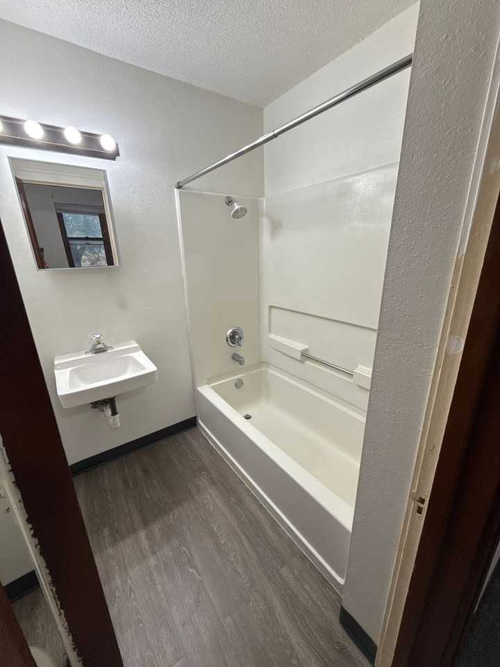 402 2nd Ave Nw #308 - Photo 5 of 7