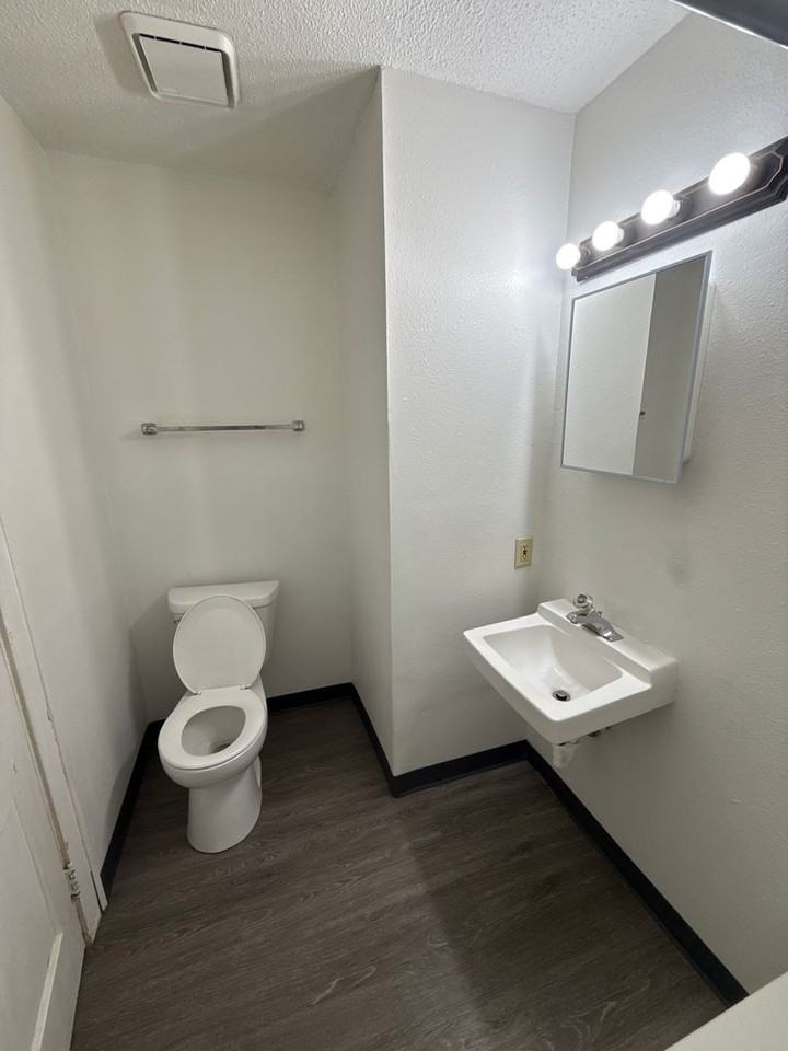 402 2nd Ave Nw #308 - Photo 6 of 7