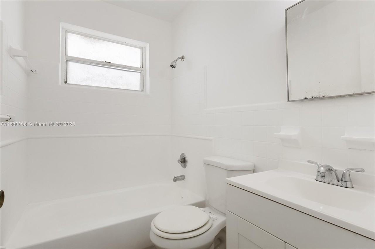 1251 Nw 59th St #3 - Photo 7 of 22