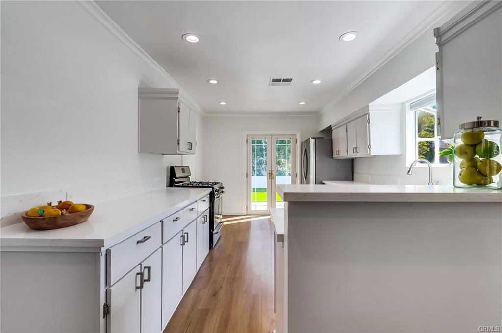 12506 Emelita St - Photo 2 of 8