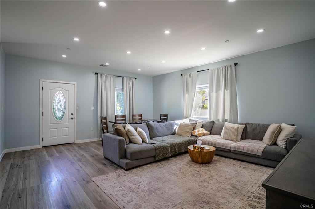 19560 Lanark St - Photo 2 of 8