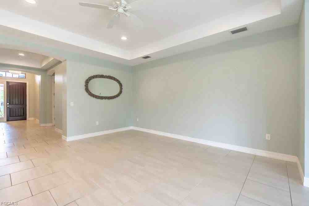 16374 Barclay Ct - Photo 3 of 8