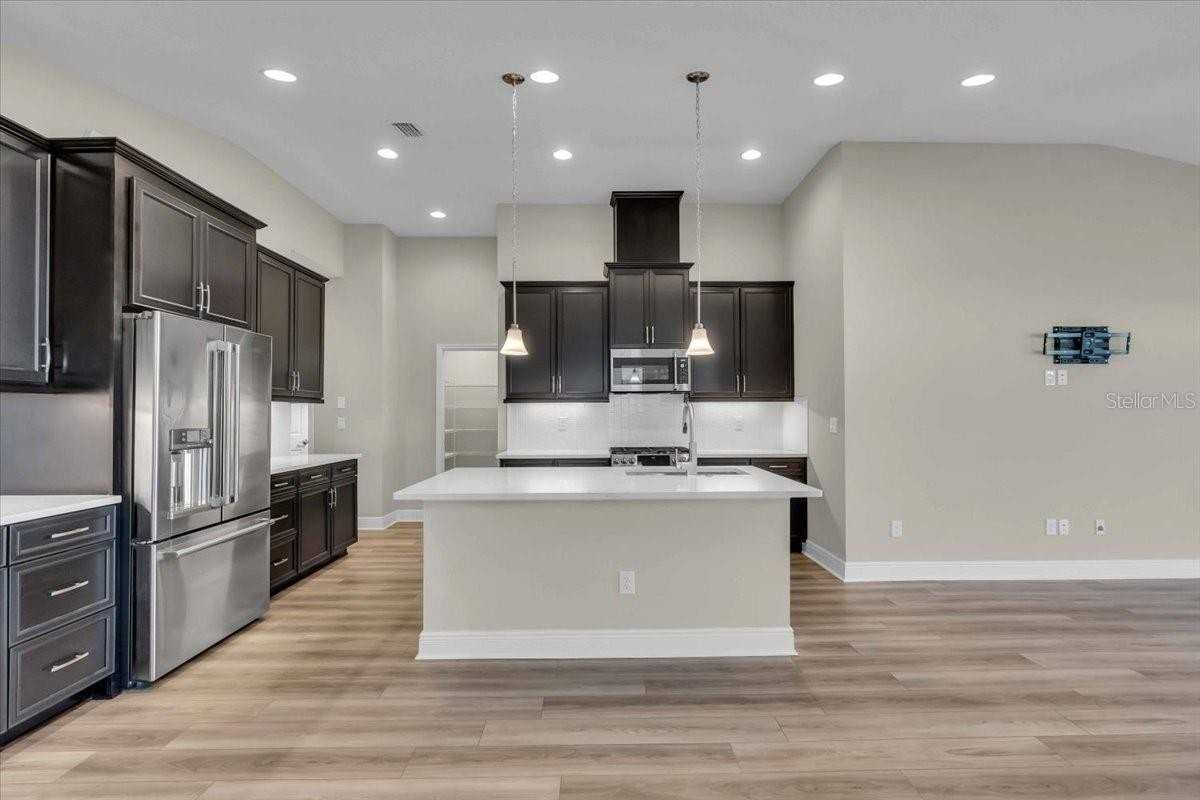 12545 Oak Hill Way - Photo 3 of 26