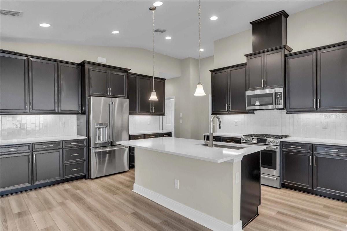 12545 Oak Hill Way - Photo 5 of 26